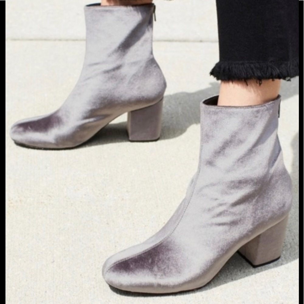 🌻5xHP!🌻 FreePeople Cecile Velvet Booties 3…